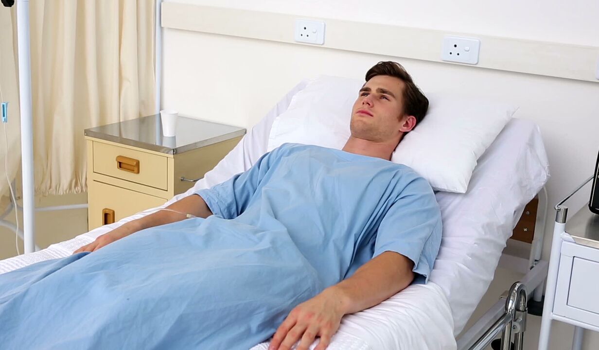 Po operaci zvětšení penisu musí muž zůstat v posteli